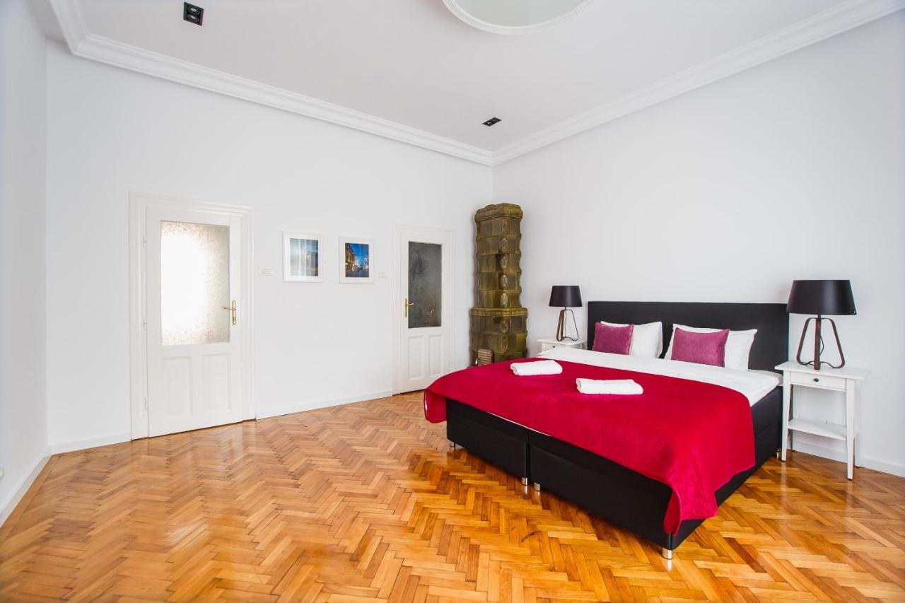 Spacious Riverviews Apartment Near Piata Unirii Oradea Exterior foto